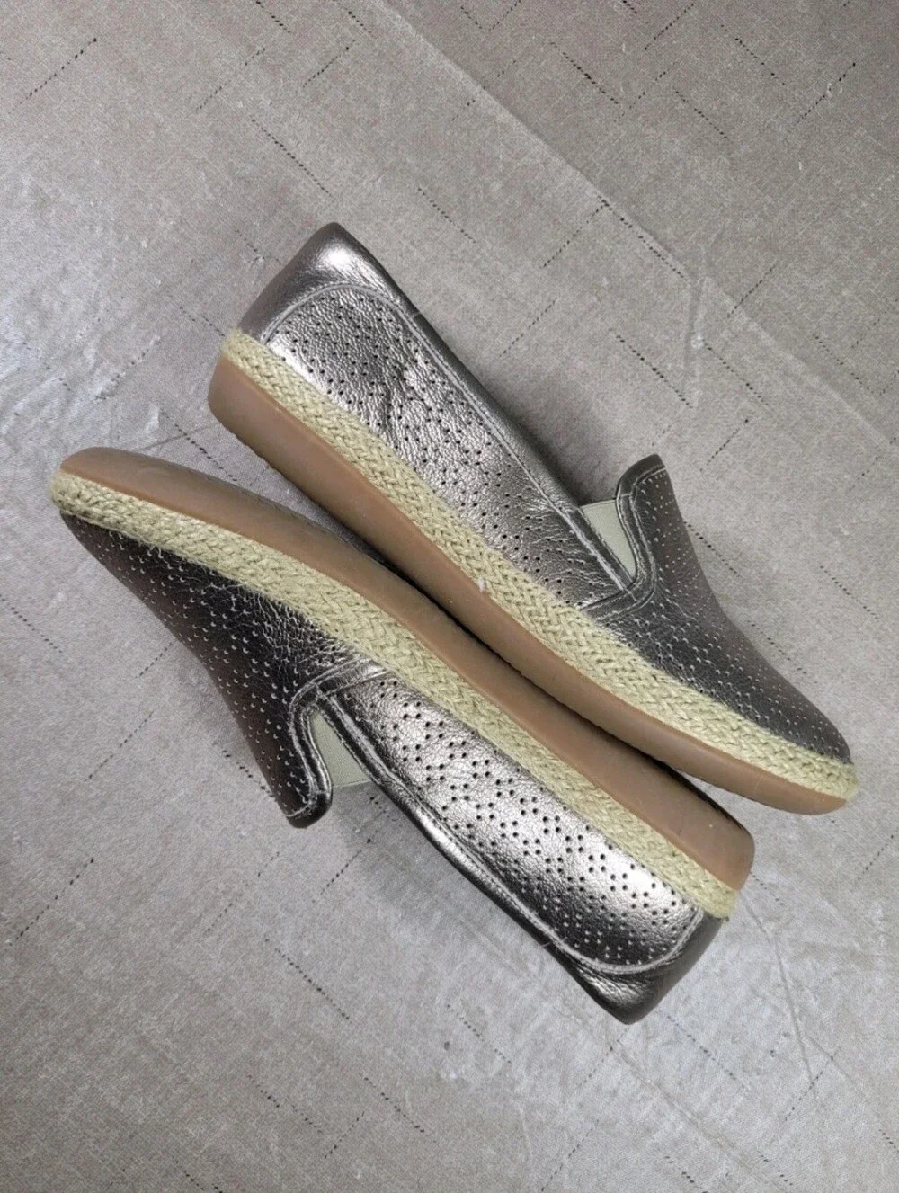 Clarks Size 7.5  Danelly Molly Women's Metallic Pewter Perforated Espadrille 80